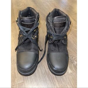 ucky Brand black combat boots. Worn 1-2 times. Like new. Very warm. Size 9.5